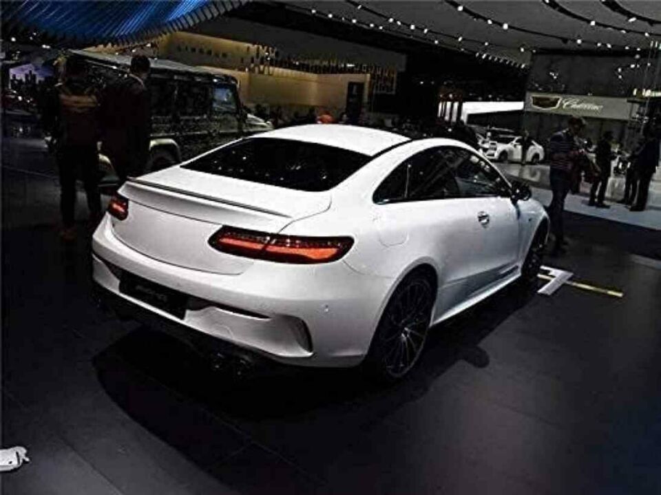 Mercedes E serisi w213 coupe boyalı spoiler 2017-2020 arası modeller (Pianoblack)