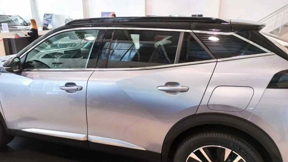 Peugeot 2008 Cam Çerçevesi 12 parça Krom Nikelajı 2020 sonrası