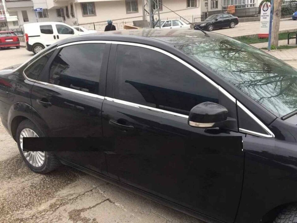 Ford Focus 2 Sedan Parlak Siyah Cam Çerçeve Çıtası 2005-2011 arası