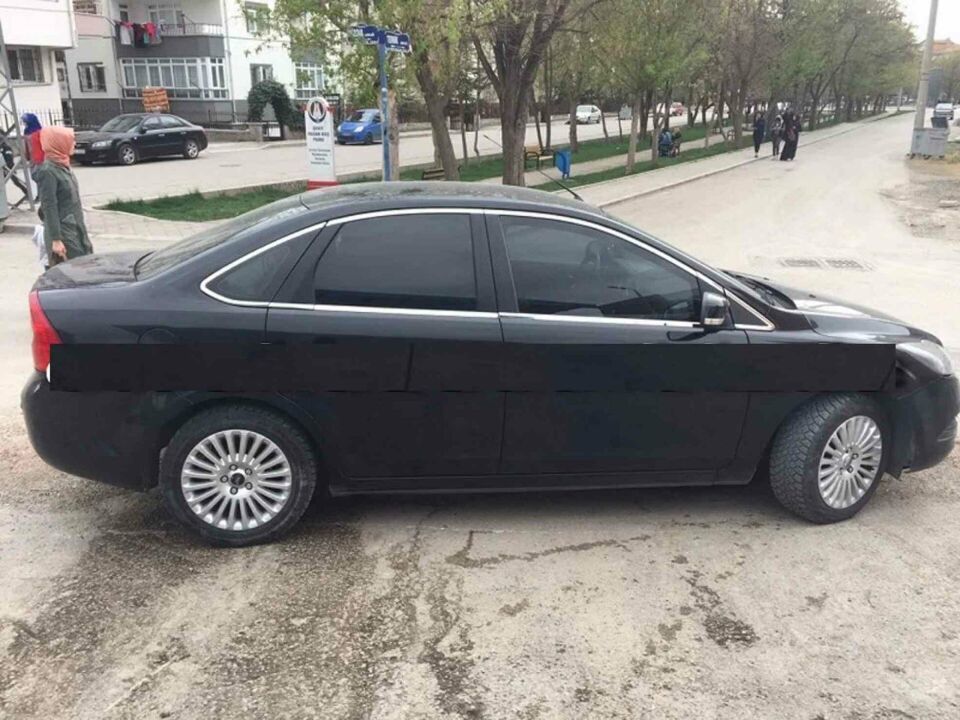 Ford Focus 2 Sedan Parlak Siyah Cam Çerçeve Çıtası 2005-2011 arası