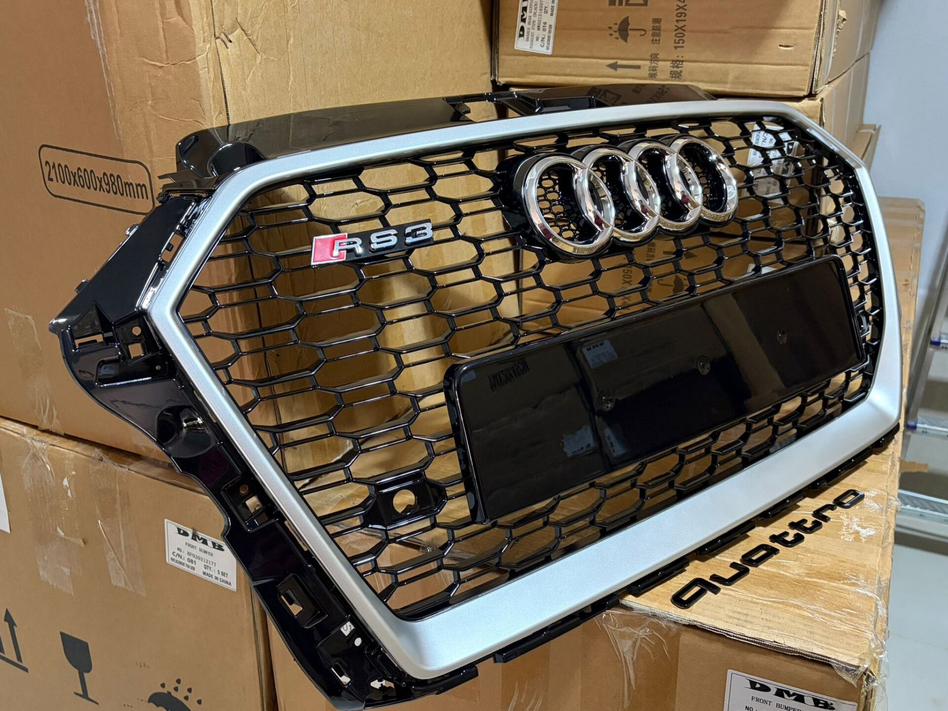 Audi A3 Rs3 Ön Panjur Gri Çerçeve 8v Makyajlı Kasa 2016-2020 Arası