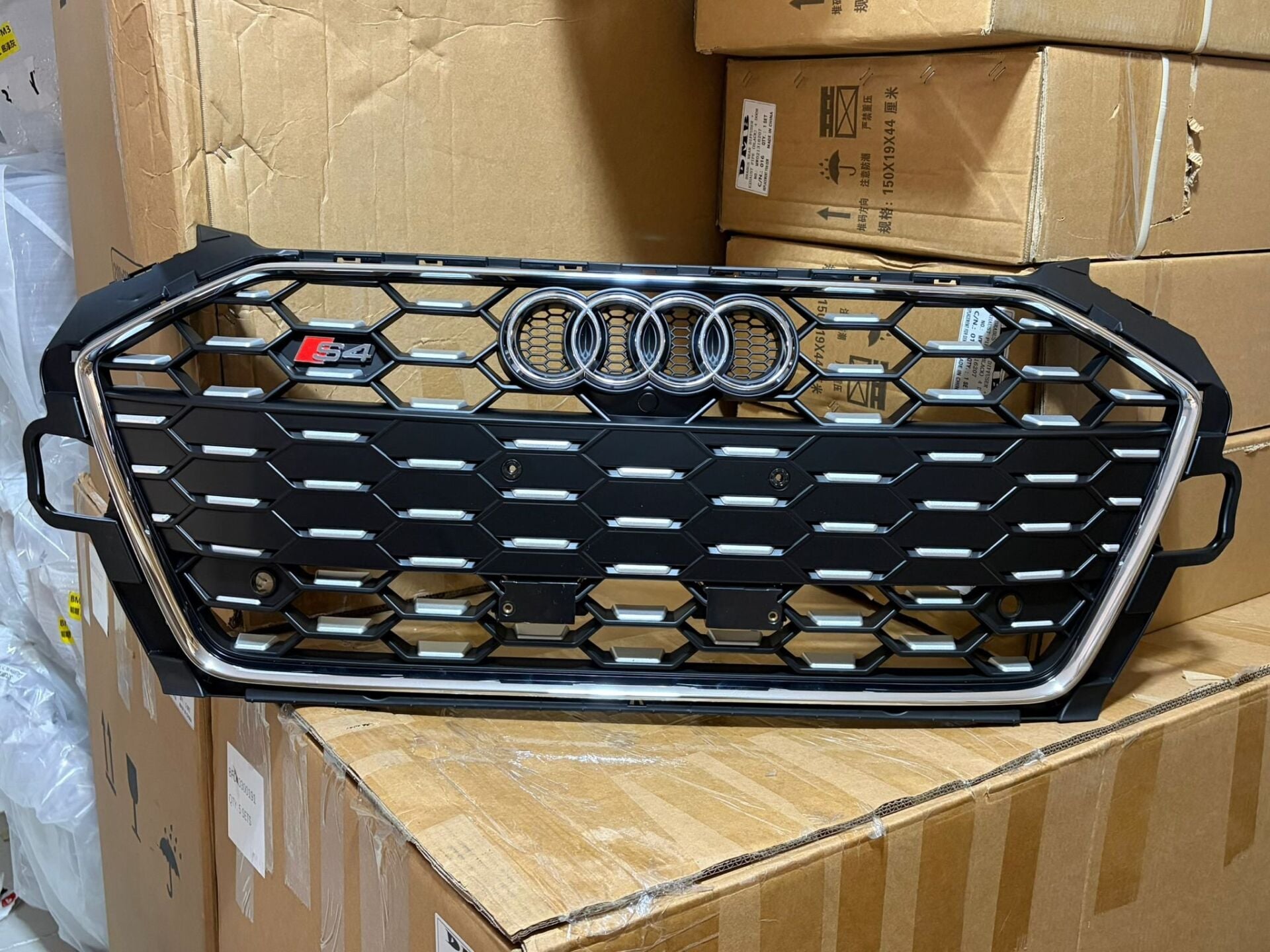 Hdmtuning Audi A4 Rs4 Ön Panjur Krom Çerçeve b9,5 2020+ Sonrası Uyumlu