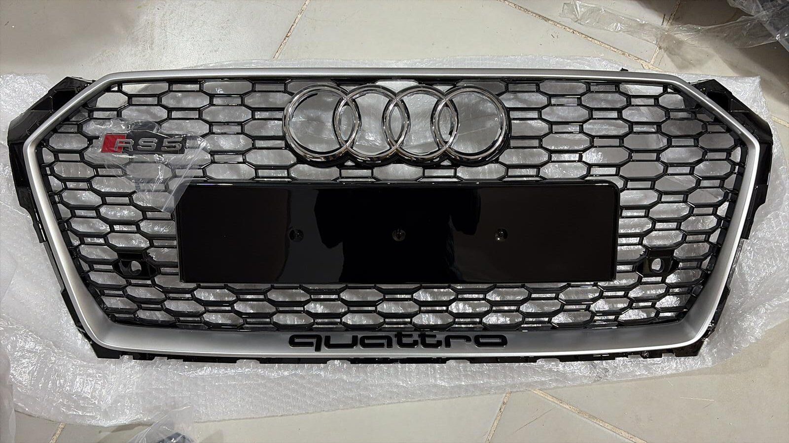 Audi A5 Rs5 Ön Panjur Gri Çerceve Piano Black 2017-2019 Arası Uyumlu
