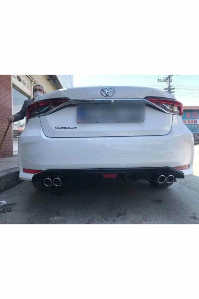 Toyota Corolla 4 çıkış görünümlü difüzör pianoblack 2020 sonrası modeller