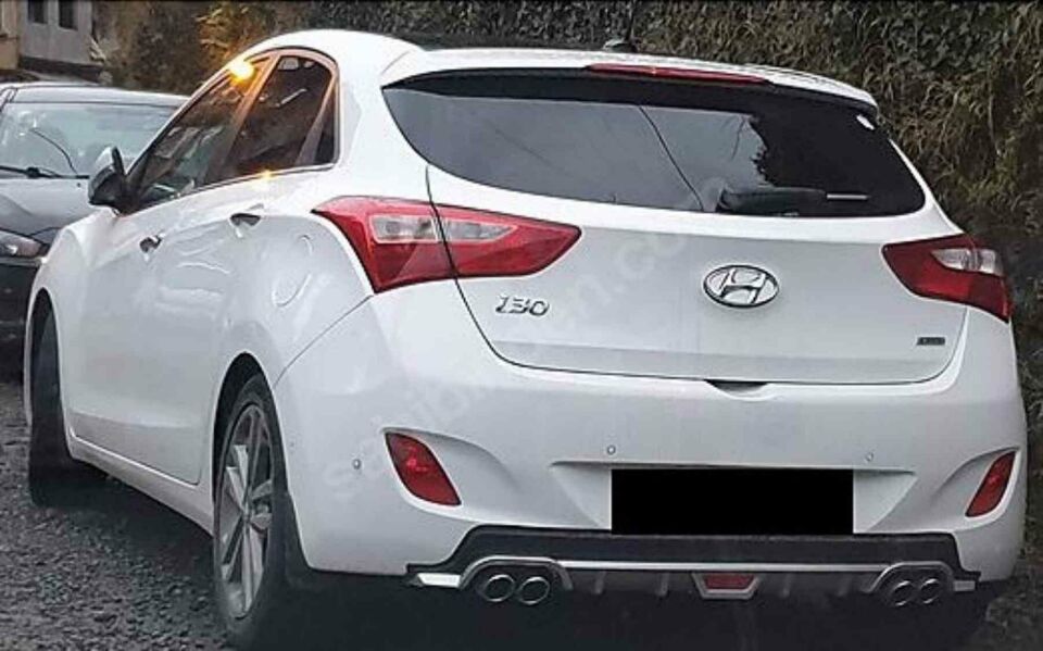 Hyundai i30 uyumlu arka tampon altı difüzör Siyah 2008-2021 arası